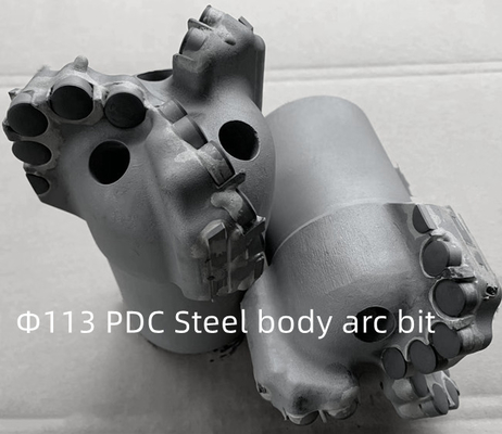 アークの角度の多結晶性ダイヤモンド ビット、96mm PDCの油田の穴あけ工具